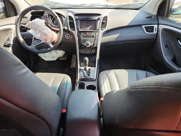 KMHD35LH5HU363711 2017 HYUNDAI ELANTRA - Image 8