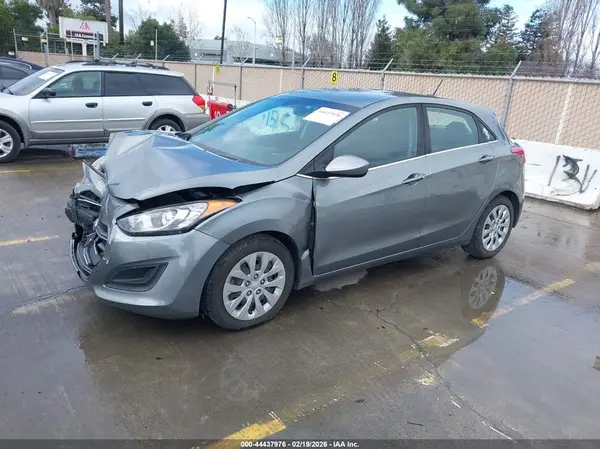 KMHD35LH5HU366351 2017 HYUNDAI ELANTRA - Image 2