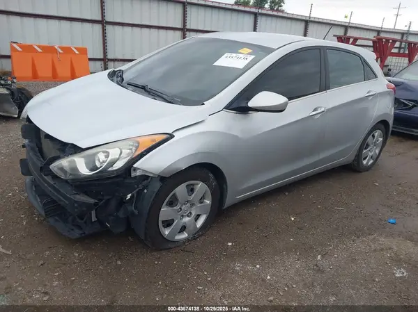 KMHD35LH5HU372716 2017 HYUNDAI ELANTRA - Image 2