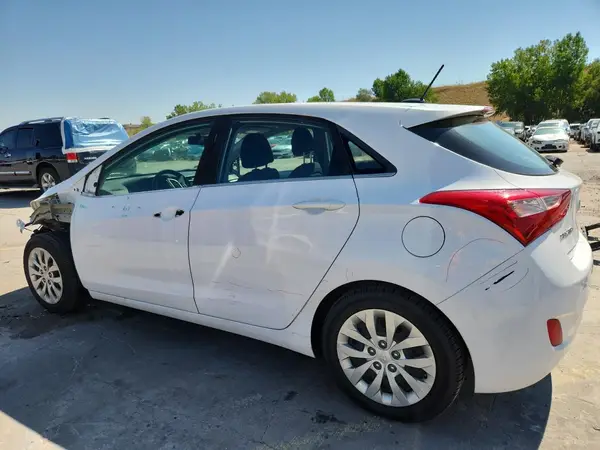 KMHD35LH5HU375874 2017 HYUNDAI ELANTRA - Image 2