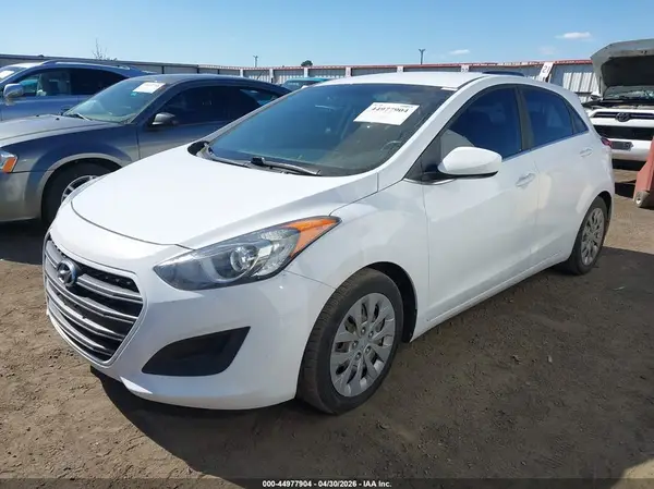 KMHD35LH5HU377169 2017 HYUNDAI ELANTRA - Image 2