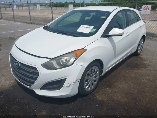 KMHD35LH5HU377737 2017 HYUNDAI ELANTRA - Image 2