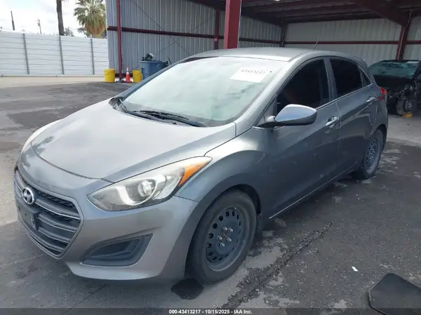 KMHD35LH5HU377835 2017 HYUNDAI ELANTRA - Image 2