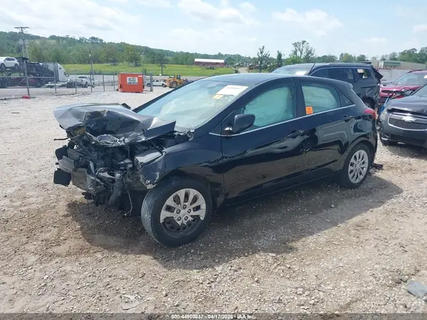 KMHD35LH5HU380167 2017 HYUNDAI ELANTRA - Image 2