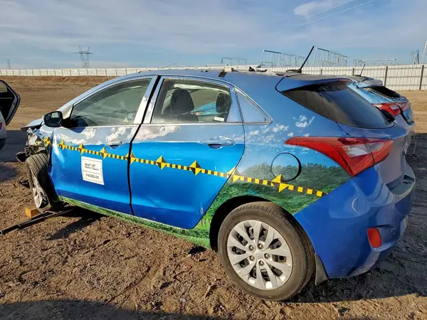 KMHD35LH5HU382579 2017 HYUNDAI ELANTRA - Image 2