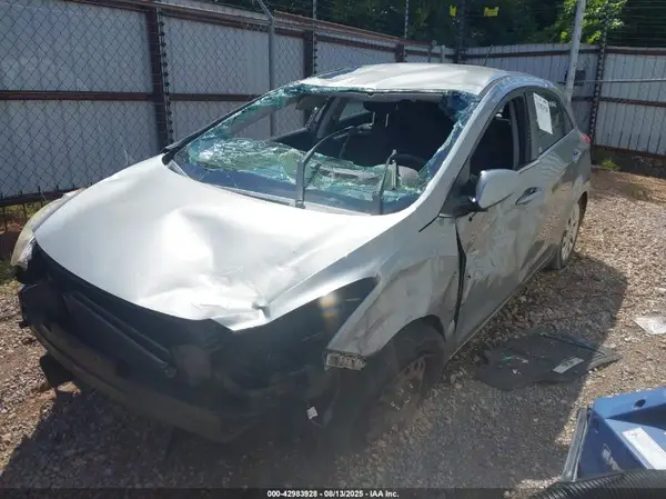 KMHD35LH6GU268976 2016 HYUNDAI ELANTRA - Image 2