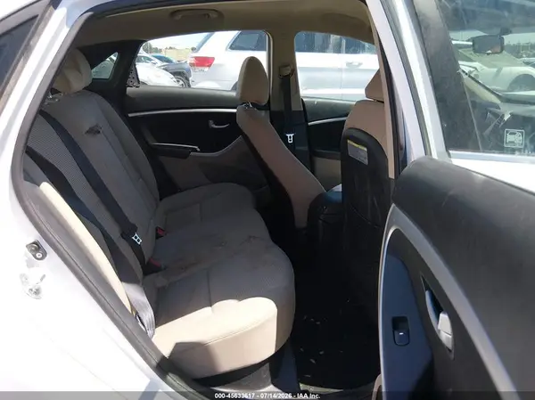 KMHD35LH6GU284207 2016 HYUNDAI ELANTRA - Image 8