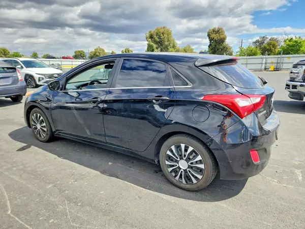 KMHD35LH6GU315679 2016 HYUNDAI ELANTRA - Image 2