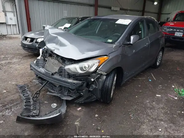 KMHD35LH6HU351812 2017 HYUNDAI ELANTRA - Image 2