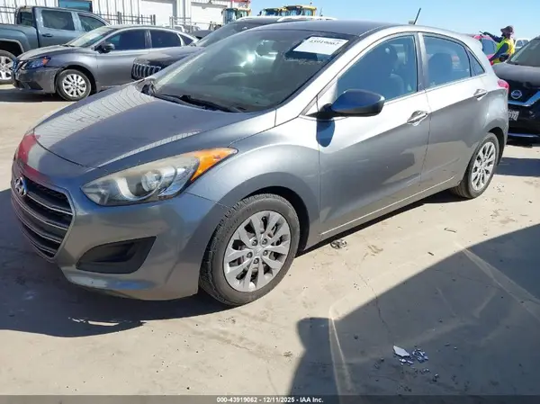 KMHD35LH6HU358680 2017 HYUNDAI ELANTRA - Image 2