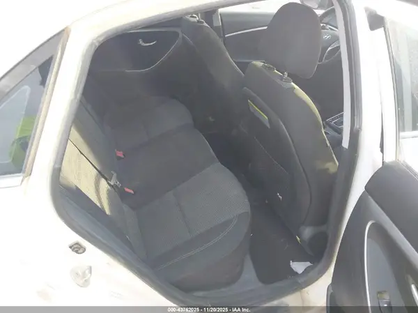 KMHD35LH6HU358890 2017 HYUNDAI ELANTRA - Image 8