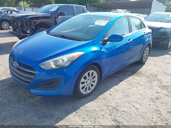 KMHD35LH6HU360879 2017 HYUNDAI ELANTRA - Image 2