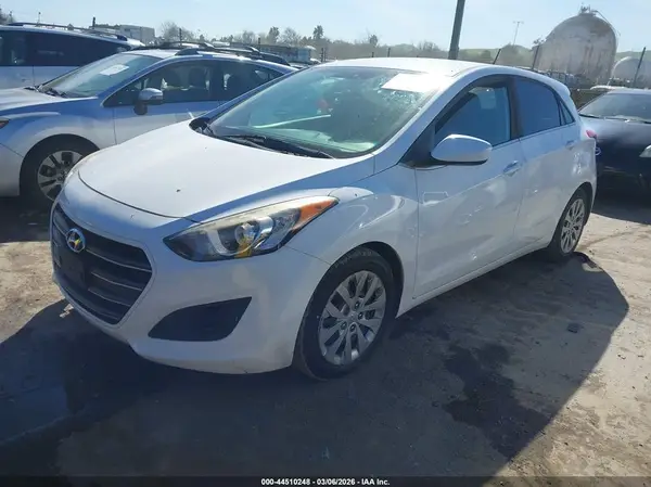 KMHD35LH6HU378783 2017 HYUNDAI ELANTRA - Image 2