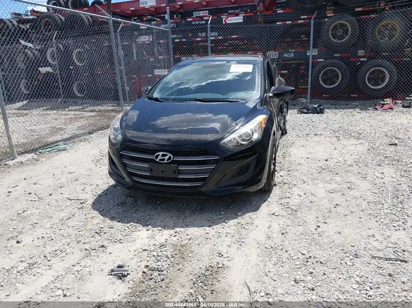 KMHD35LH6HU381134 2017 HYUNDAI ELANTRA - Image 2