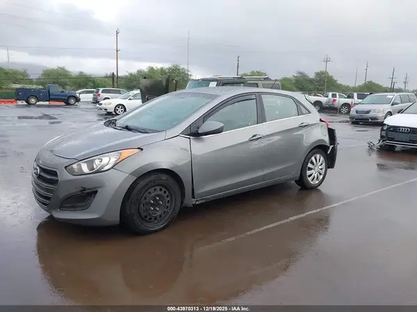 KMHD35LH6HU384275 2017 HYUNDAI ELANTRA - Image 2