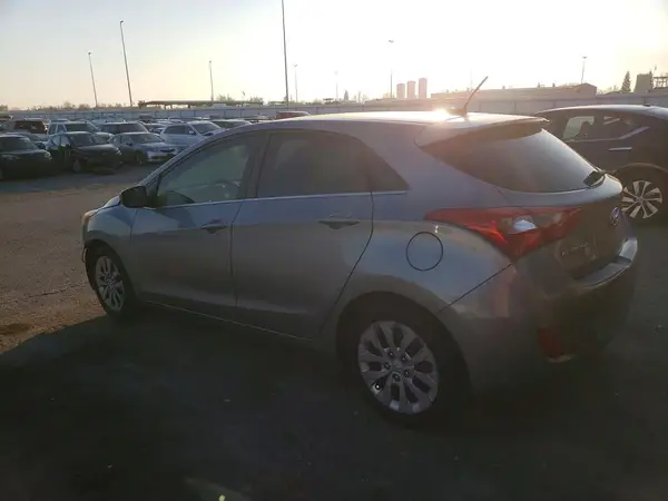 KMHD35LH7GU264404 2016 HYUNDAI ELANTRA - Image 2