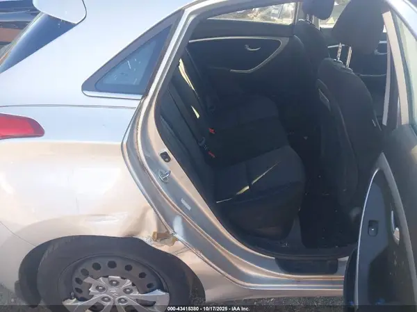 KMHD35LH7GU270445 2016 HYUNDAI ELANTRA - Image 8