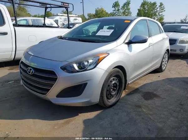 KMHD35LH7GU286645 2016 HYUNDAI ELANTRA - Image 2