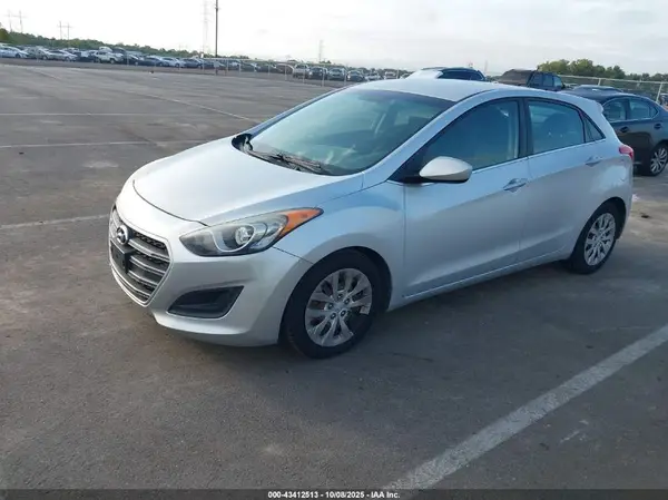 KMHD35LH7GU300558 2016 HYUNDAI ELANTRA - Image 2