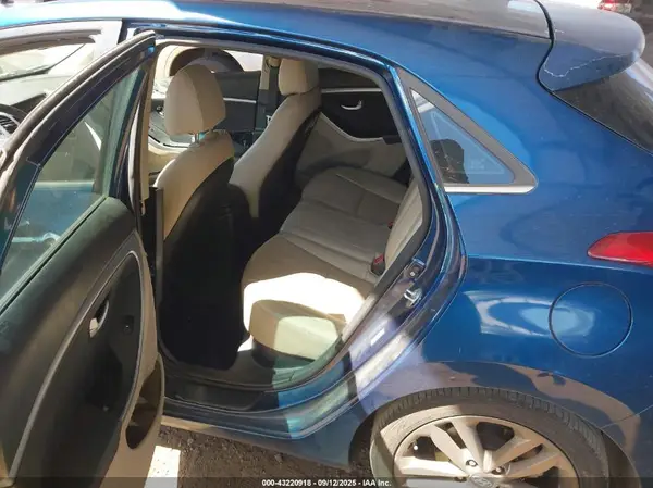 KMHD35LH7GU305386 2016 HYUNDAI ELANTRA - Image 8