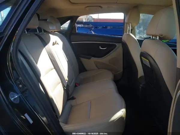 KMHD35LH7GU323340 2016 HYUNDAI ELANTRA - Image 8