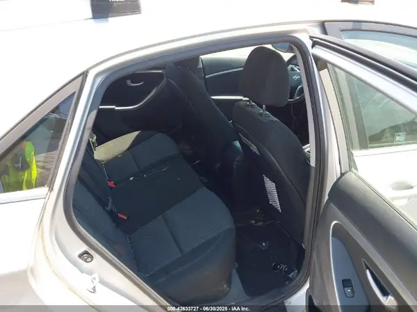 KMHD35LH7GU324519 2016 HYUNDAI ELANTRA - Image 8
