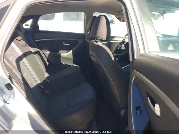 KMHD35LH7GU325329 2016 HYUNDAI ELANTRA - Image 8