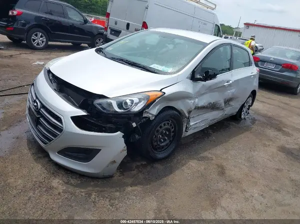 KMHD35LH7GU338517 2016 HYUNDAI ELANTRA - Image 2