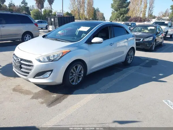 KMHD35LH7GU338744 2016 HYUNDAI ELANTRA - Image 2
