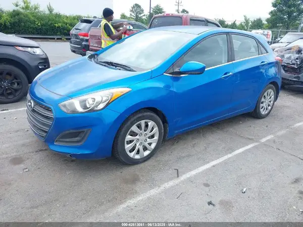 KMHD35LH7HU356968 2017 HYUNDAI ELANTRA - Image 2
