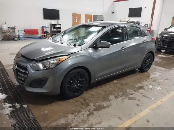 KMHD35LH7HU357358 2017 HYUNDAI ELANTRA - Image 2