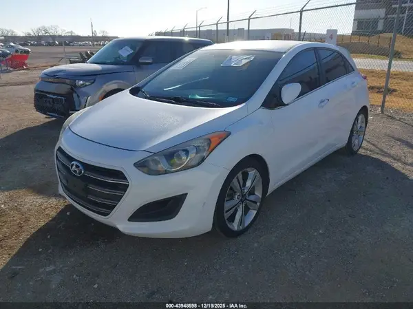KMHD35LH7HU369882 2017 HYUNDAI ELANTRA - Image 2