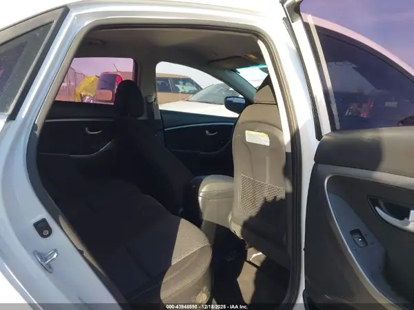 KMHD35LH7HU369882 2017 HYUNDAI ELANTRA - Image 8