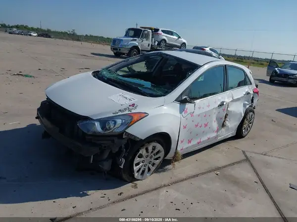 KMHD35LH7HU374306 2017 HYUNDAI ELANTRA - Image 2