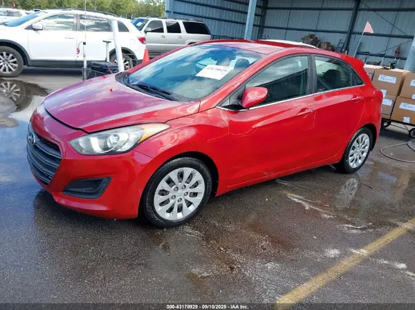 KMHD35LH7HU374631 2017 HYUNDAI ELANTRA - Image 2