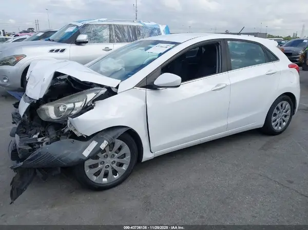 KMHD35LH7HU379392 2017 HYUNDAI ELANTRA - Image 2