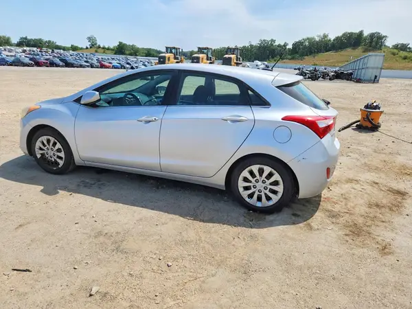 KMHD35LH8GU252875 2016 HYUNDAI ELANTRA - Image 2