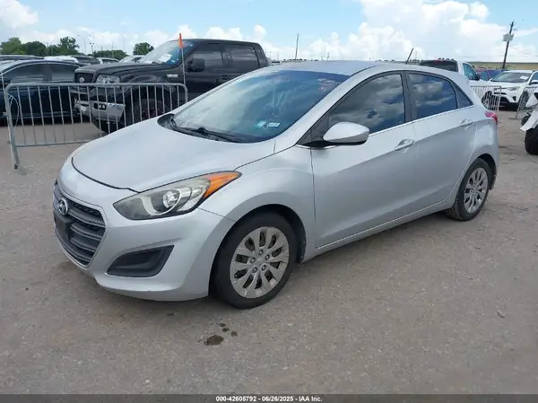 KMHD35LH8GU270101 2016 HYUNDAI ELANTRA - Image 2