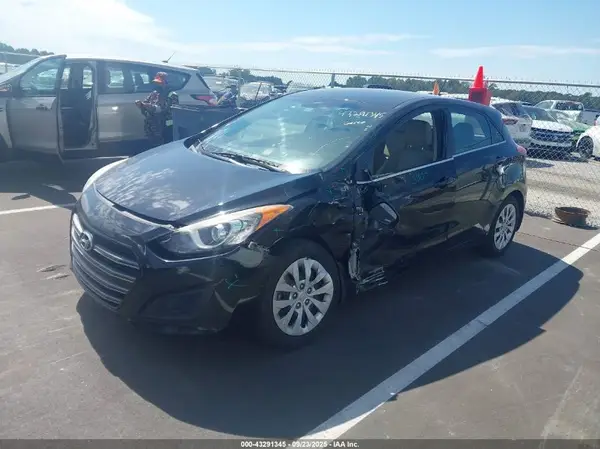 KMHD35LH8GU329597 2016 HYUNDAI ELANTRA - Image 2