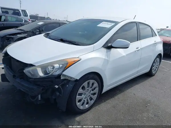 KMHD35LH8GU332919 2016 HYUNDAI ELANTRA - Image 2
