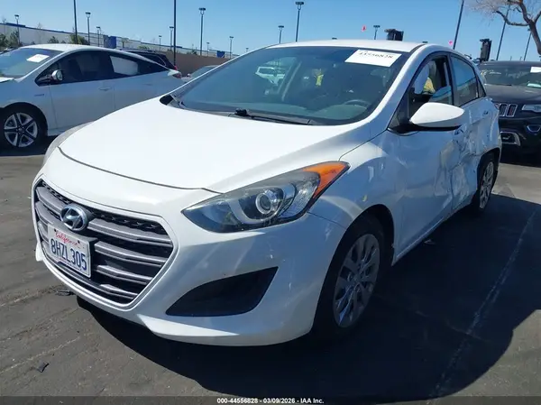 KMHD35LH8HU349852 2017 HYUNDAI ELANTRA - Image 2