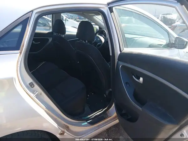 KMHD35LH8HU361578 2017 HYUNDAI ELANTRA - Image 8