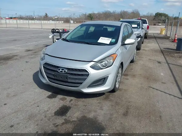 KMHD35LH8HU363783 2017 HYUNDAI ELANTRA - Image 2