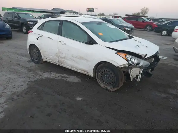 KMHD35LH8HU370877 2017 HYUNDAI ELANTRA - Image 1