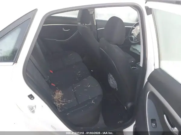 KMHD35LH8HU370877 2017 HYUNDAI ELANTRA - Image 8