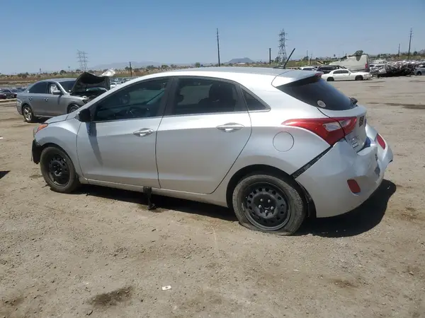 KMHD35LH8HU375061 2017 HYUNDAI ELANTRA - Image 2