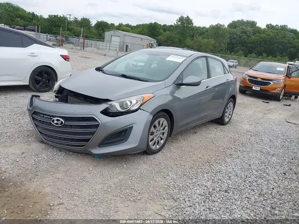 KMHD35LH8HU375691 2017 HYUNDAI ELANTRA - Image 2