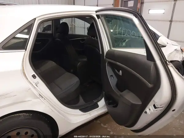 KMHD35LH8HU375822 2017 HYUNDAI ELANTRA - Image 8