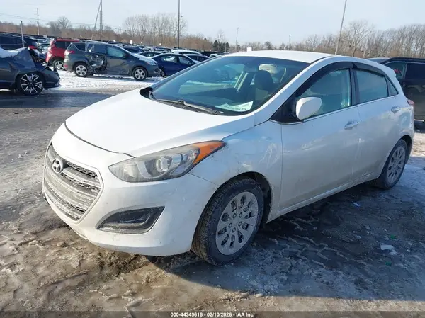 KMHD35LH8HU376758 2017 HYUNDAI ELANTRA - Image 2