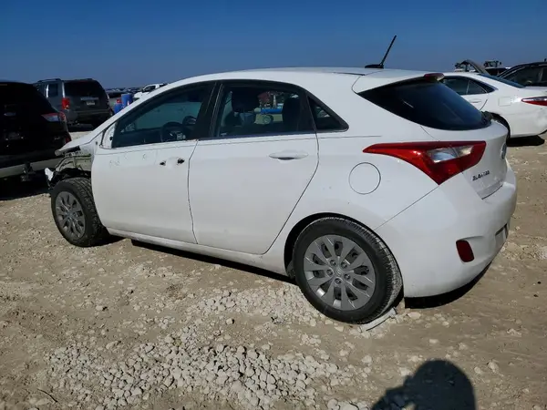 KMHD35LH8HU377750 2017 HYUNDAI ELANTRA - Image 2